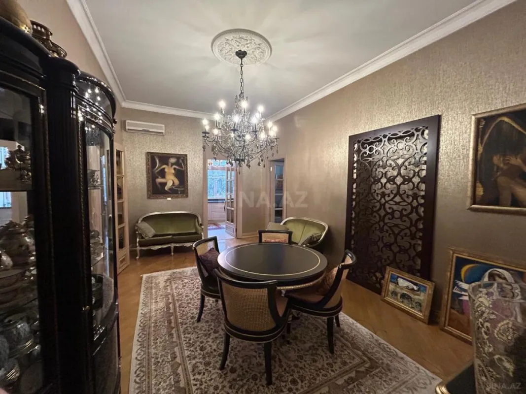 Satılır 6 otaqlı mənzil 280.5 m²