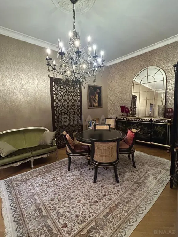 Satılır 6 otaqlı mənzil 280.5 m²