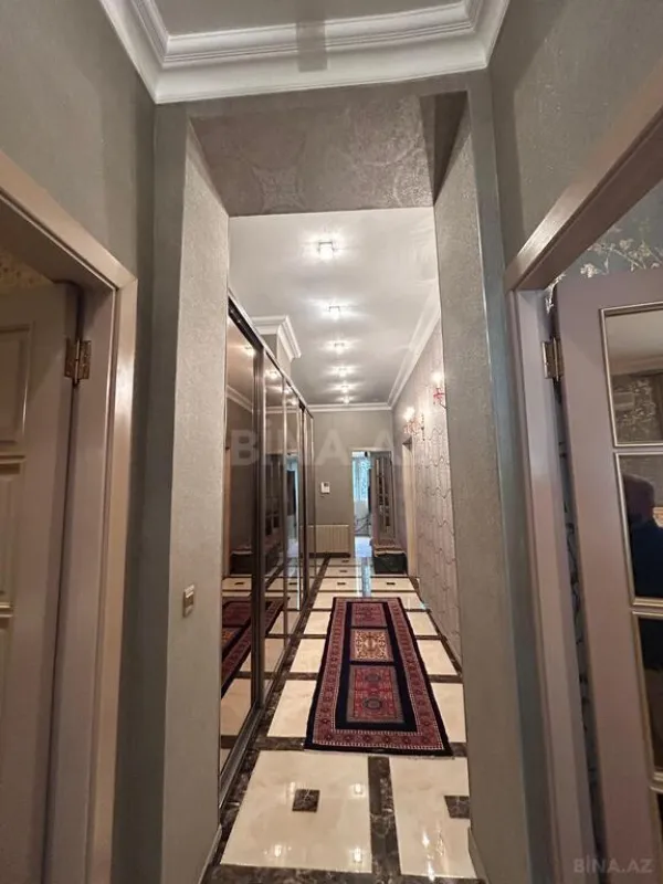 Satılır 6 otaqlı mənzil 280.5 m²