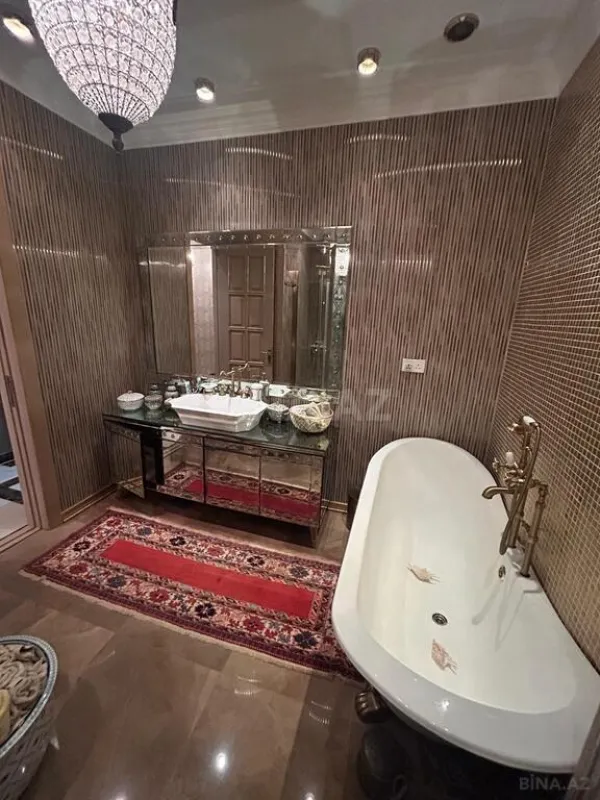 Satılır 6 otaqlı mənzil 280.5 m²