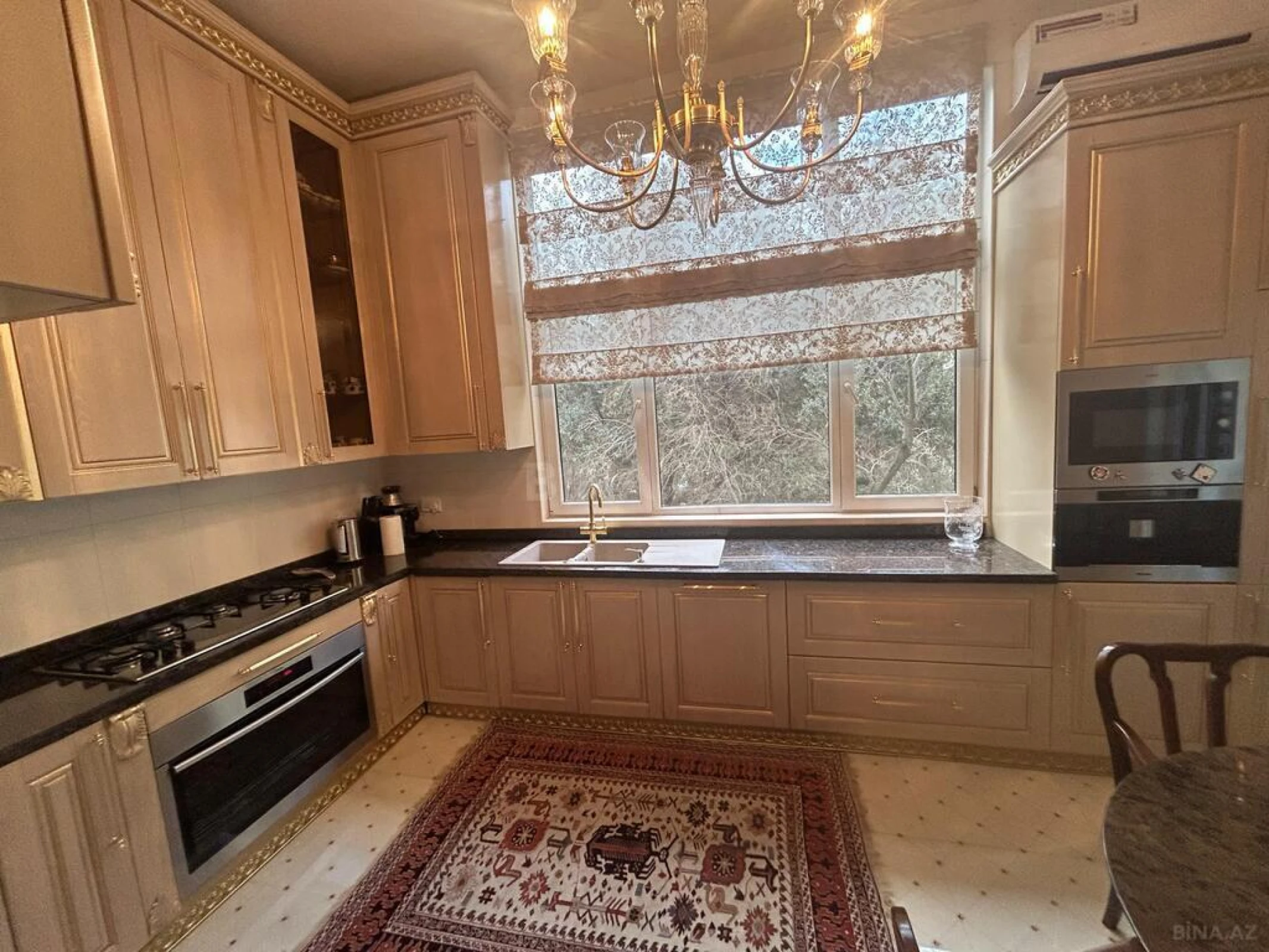 Satılır 6 otaqlı mənzil 280.5 m²