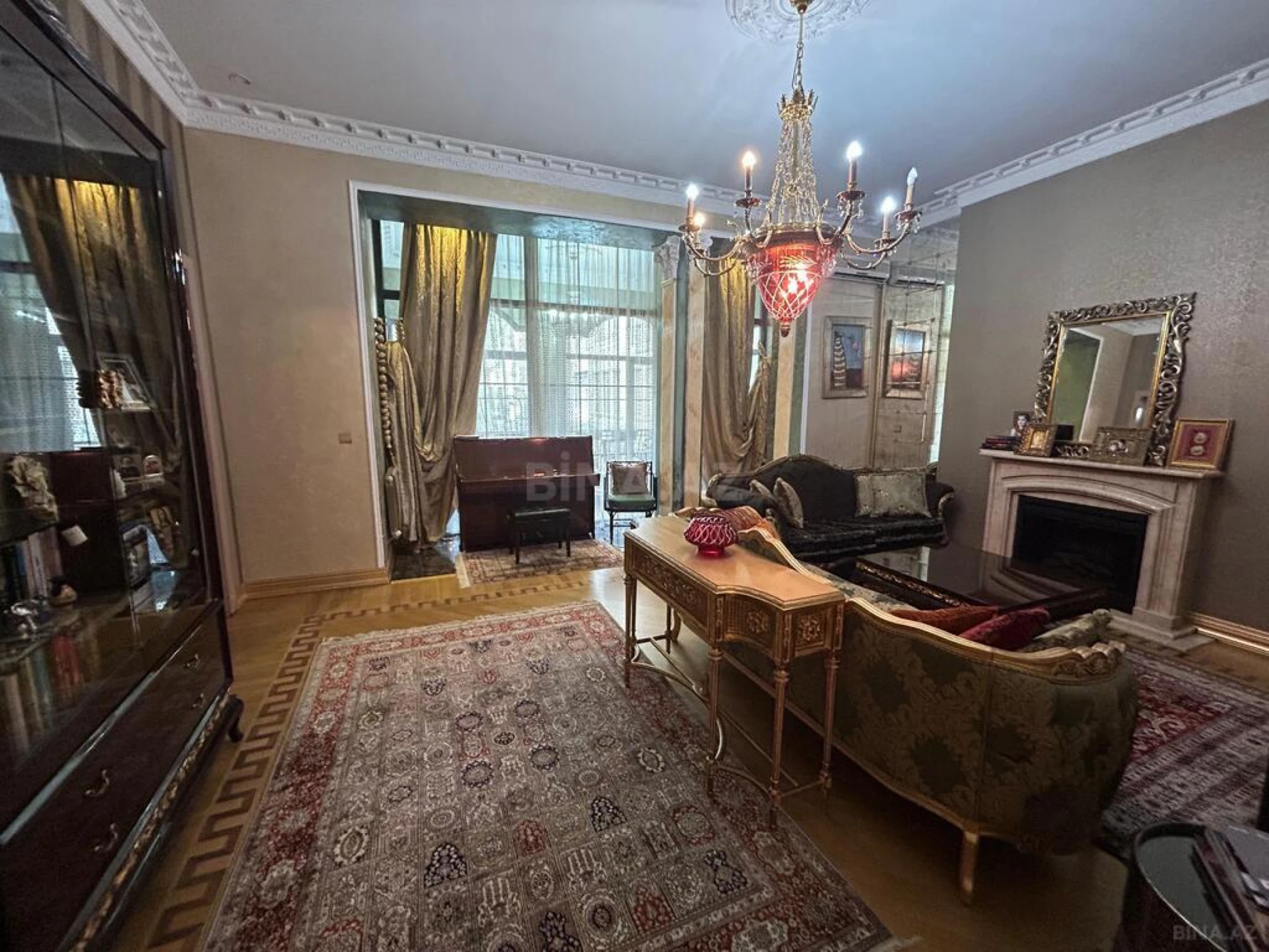 Satılır 6 otaqlı mənzil 280.5 m²