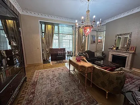 Satılır 6 otaqlı mənzil 280.5 m²