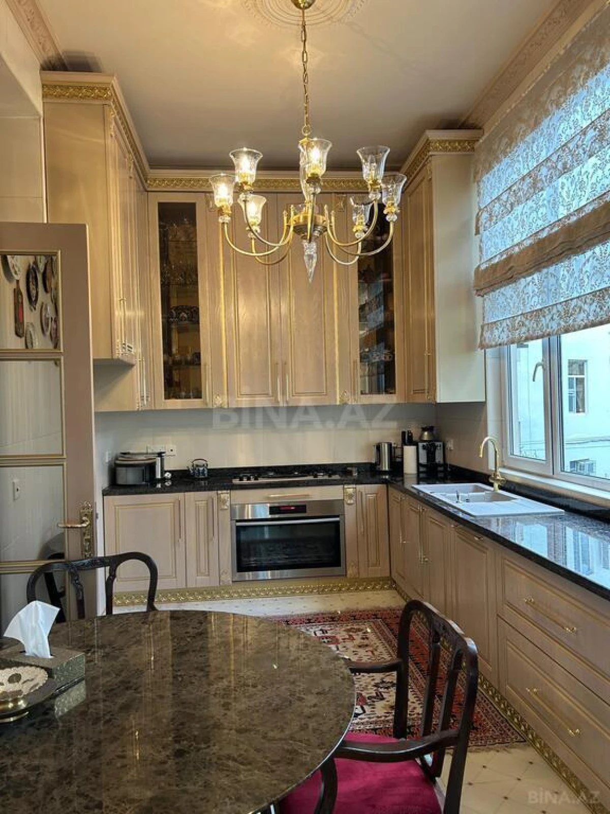 Satılır 6 otaqlı mənzil 280.5 m²