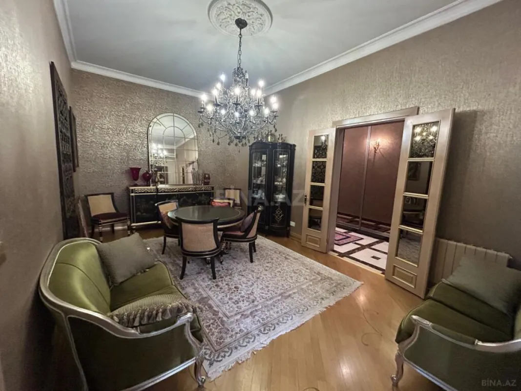 Satılır 6 otaqlı mənzil 280.5 m²