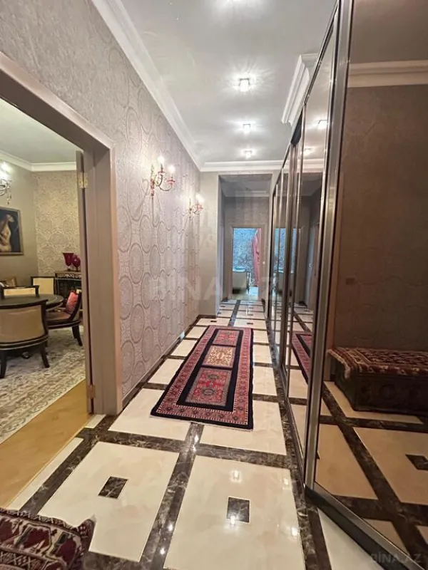 Satılır 6 otaqlı mənzil 280.5 m²