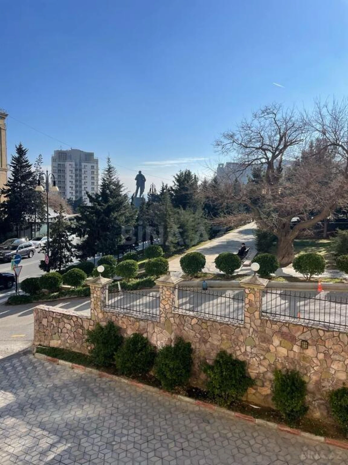 Satılır obyekt 683 m²
