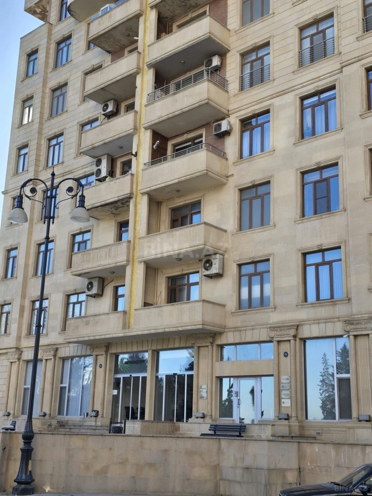 Satılır obyekt 683 m²