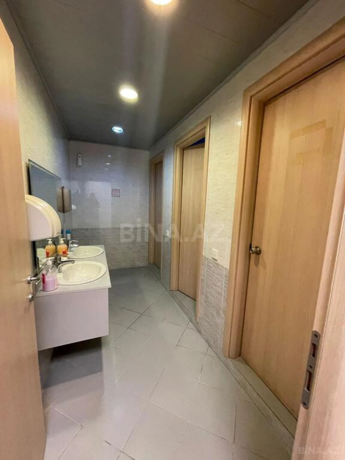 Satılır obyekt 683 m²