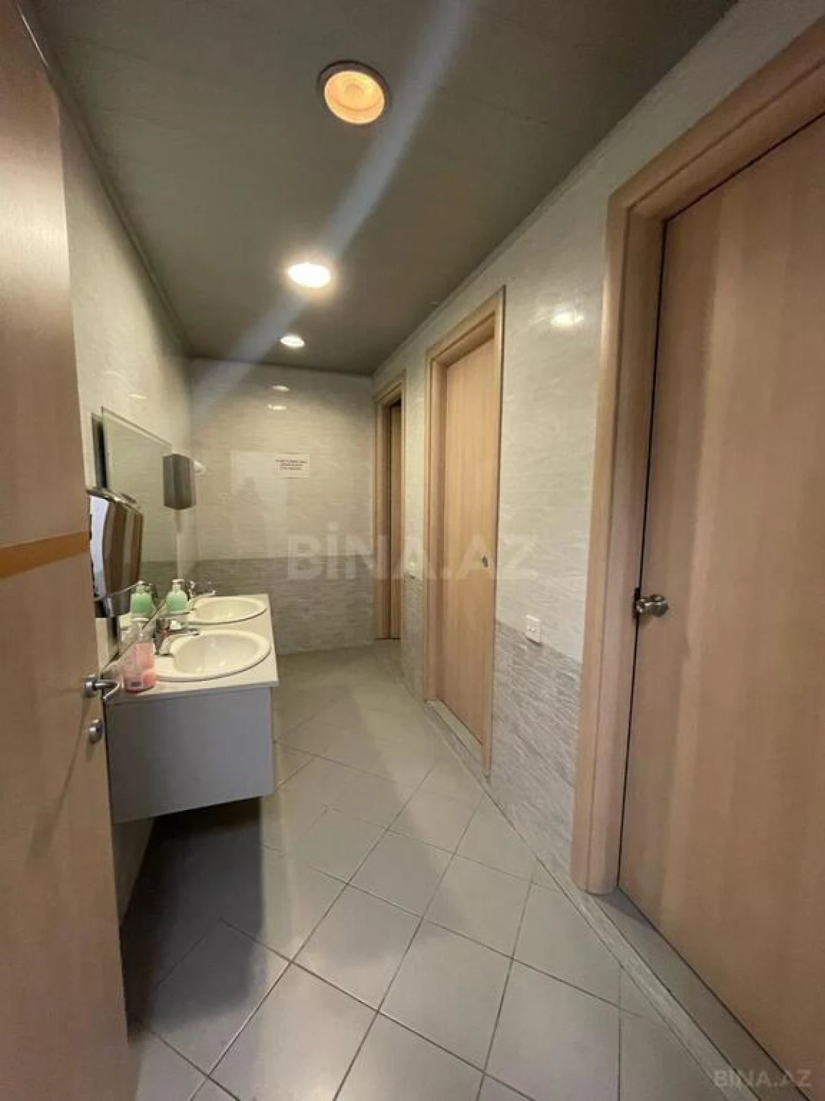 Satılır obyekt 683 m²