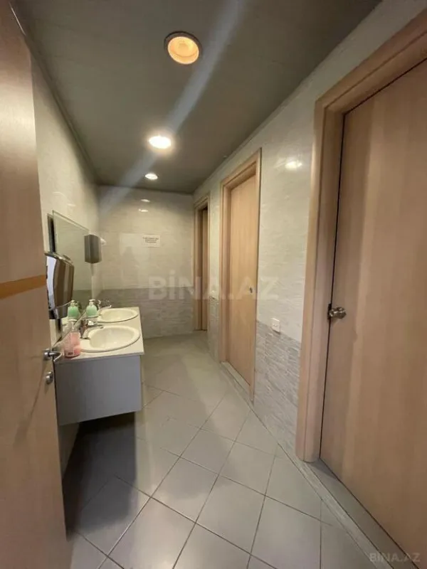 Satılır obyekt 683 m²