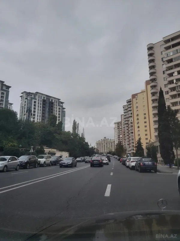 Satılır obyekt 683 m²