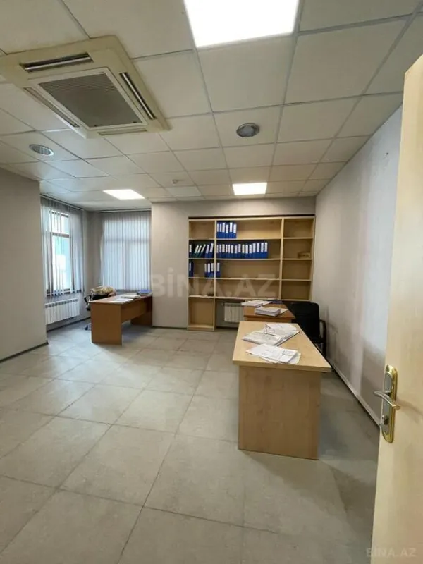 Satılır obyekt 683 m²