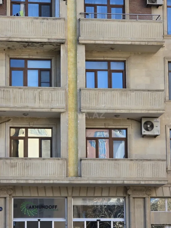 Satılır obyekt 683 m²