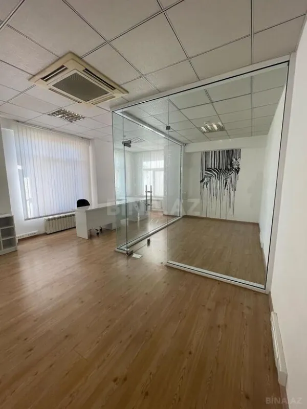 Satılır obyekt 683 m²