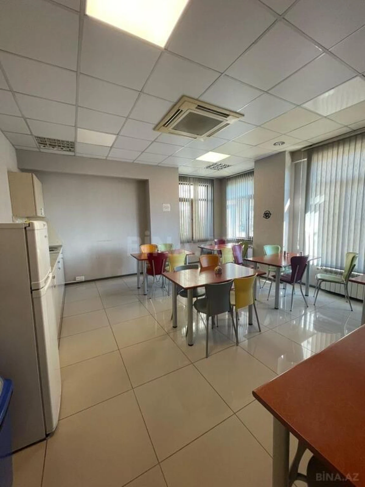 Satılır obyekt 683 m²