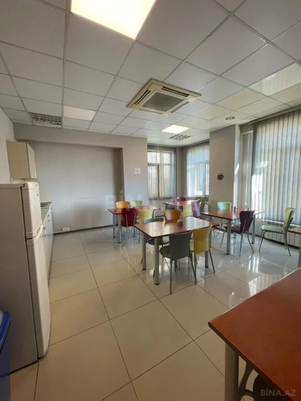 Satılır obyekt 683 m²
