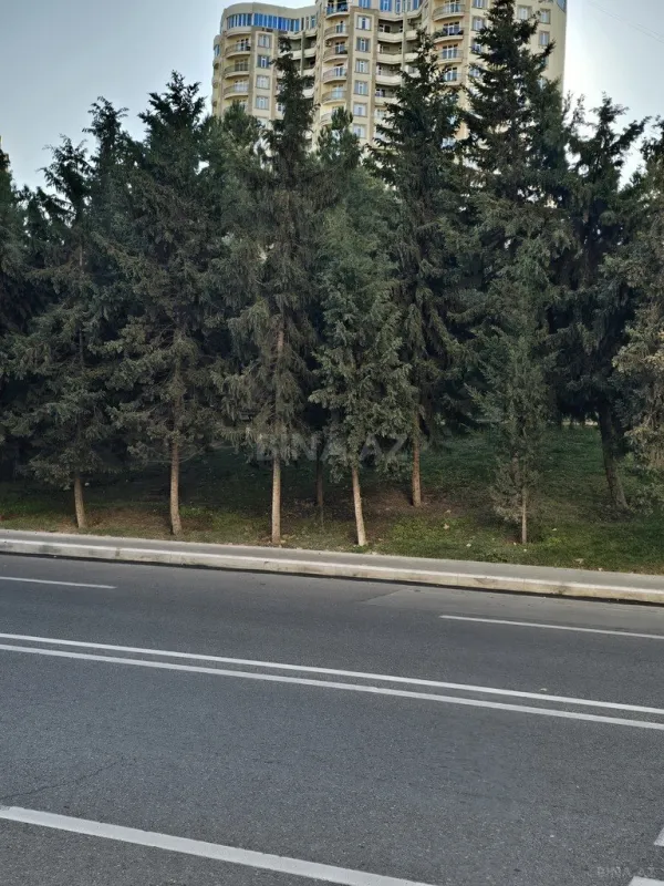 Satılır obyekt 683 m²