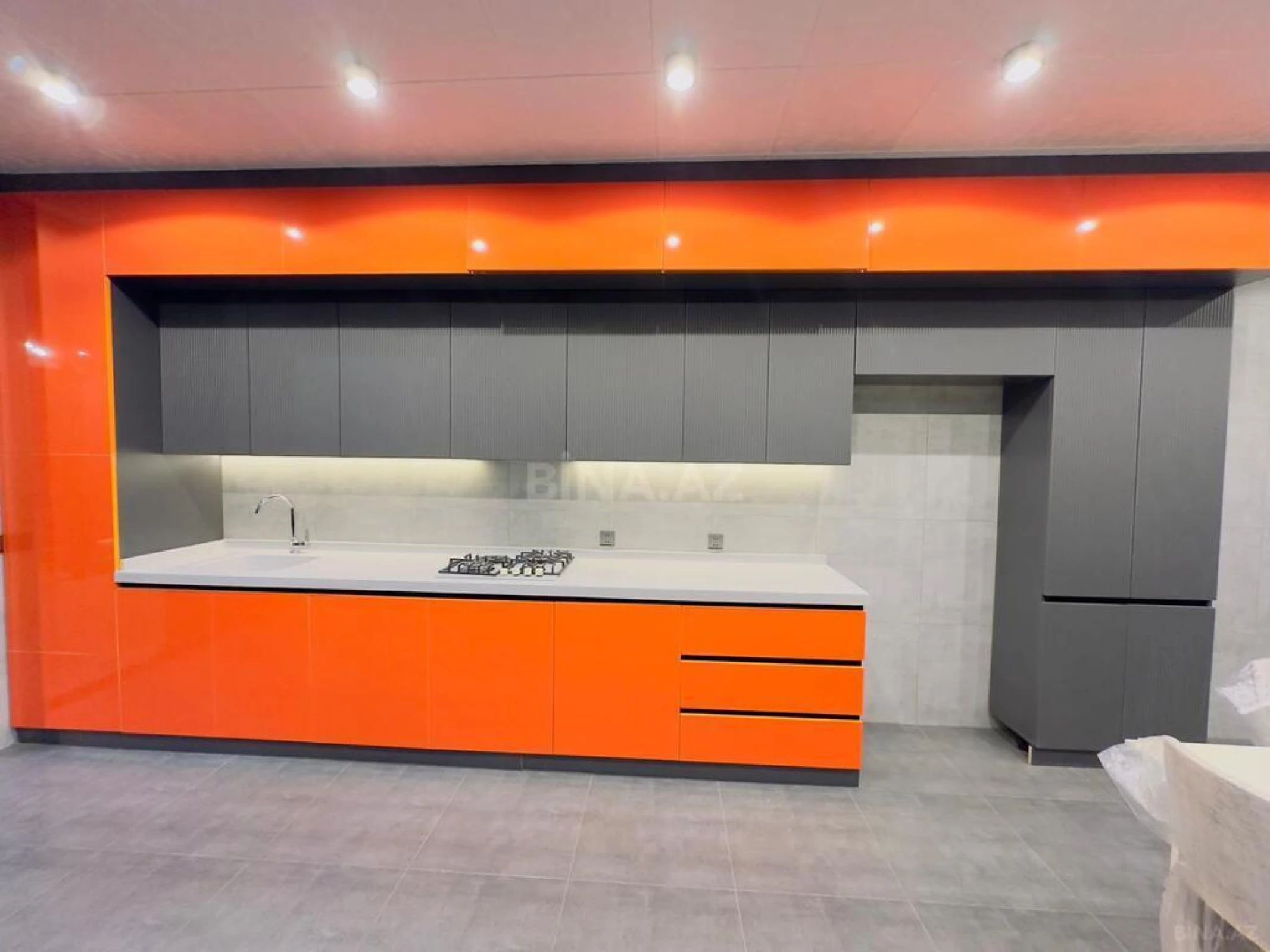 Satılır 6 otaqlı həyət evi 300 m²