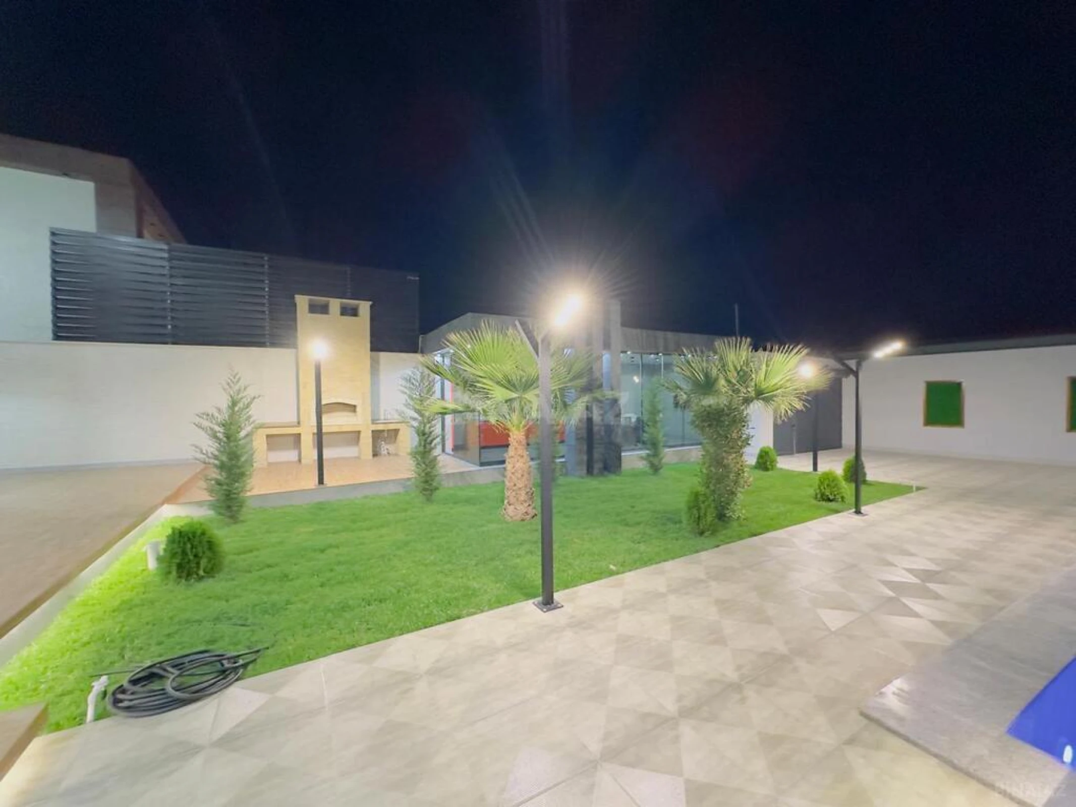 Satılır 6 otaqlı həyət evi 300 m²
