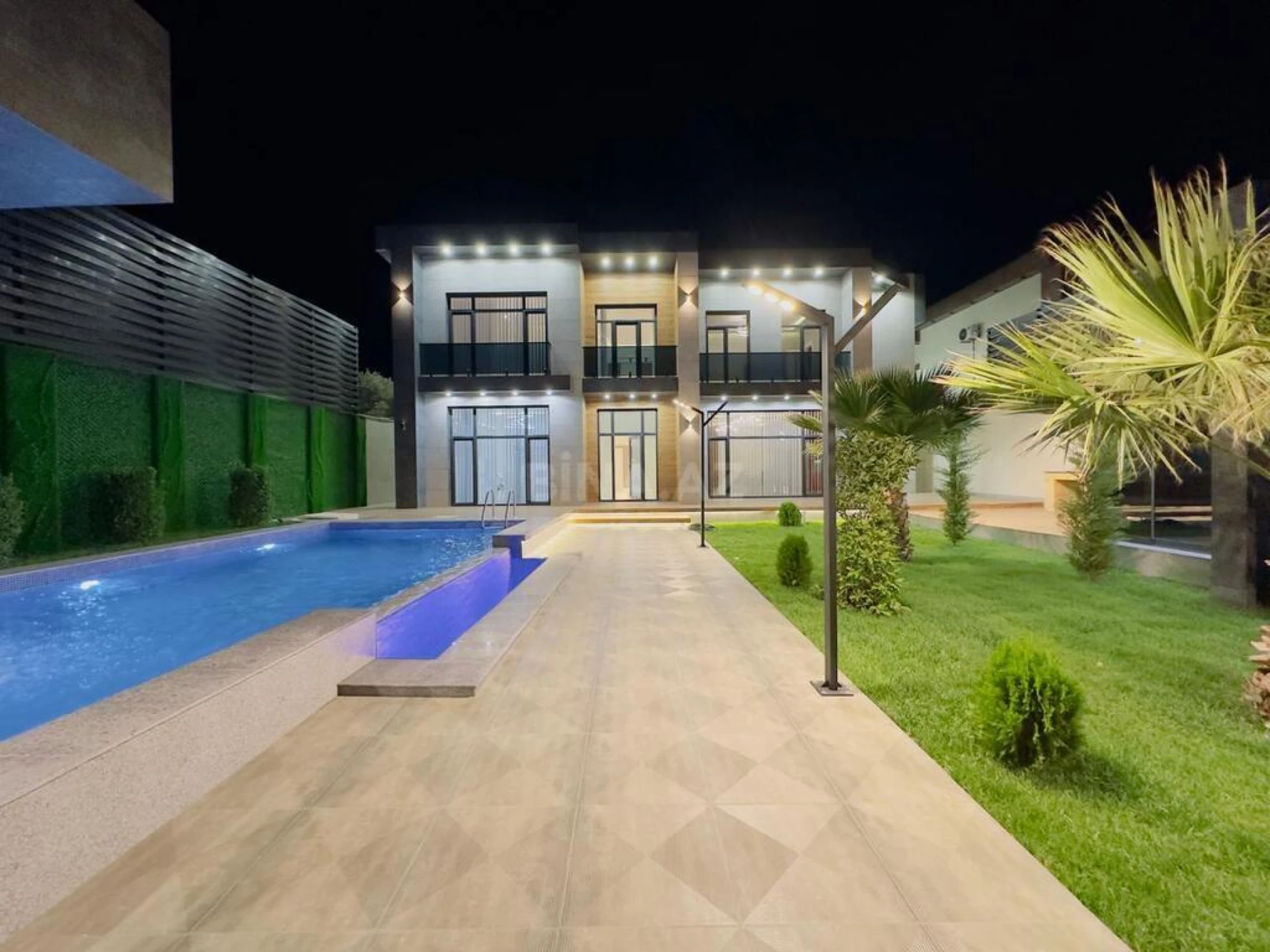 Satılır 6 otaqlı həyət evi 300 m²