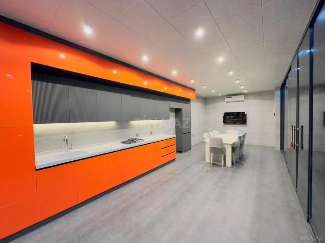 Satılır 6 otaqlı həyət evi 300 m²