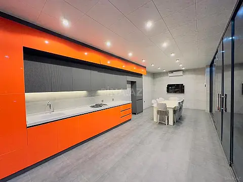 Satılır 6 otaqlı həyət evi 300 m²