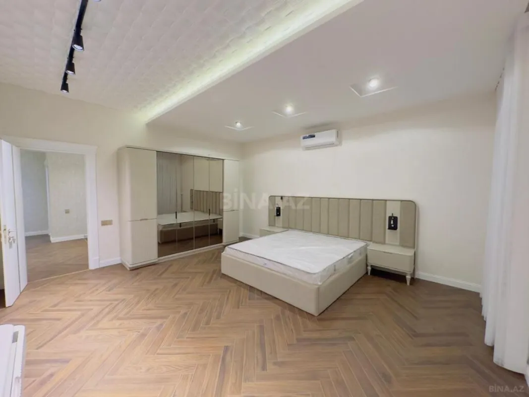 Satılır 6 otaqlı həyət evi 300 m²