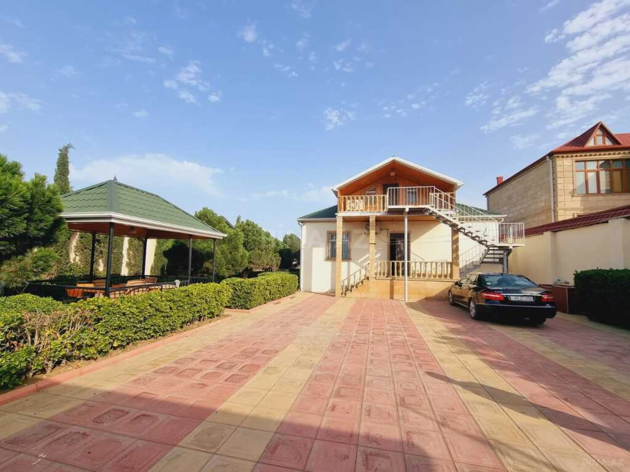 Satılır 4 otaqlı həyət evi 200 m²