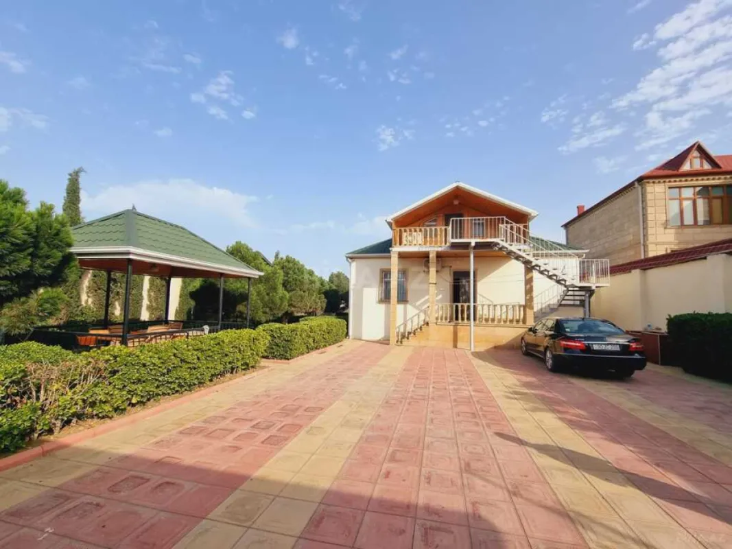 Satılır 4 otaqlı həyət evi 200 m²