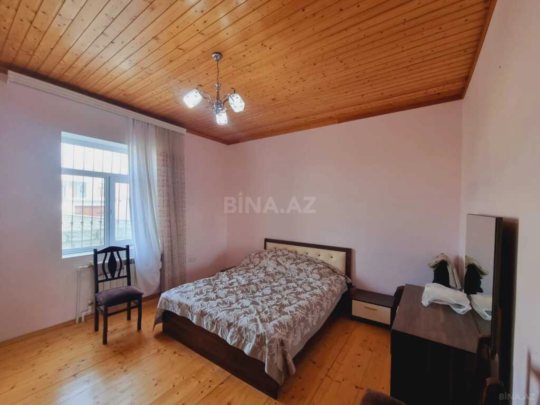 Satılır 4 otaqlı həyət evi 200 m²
