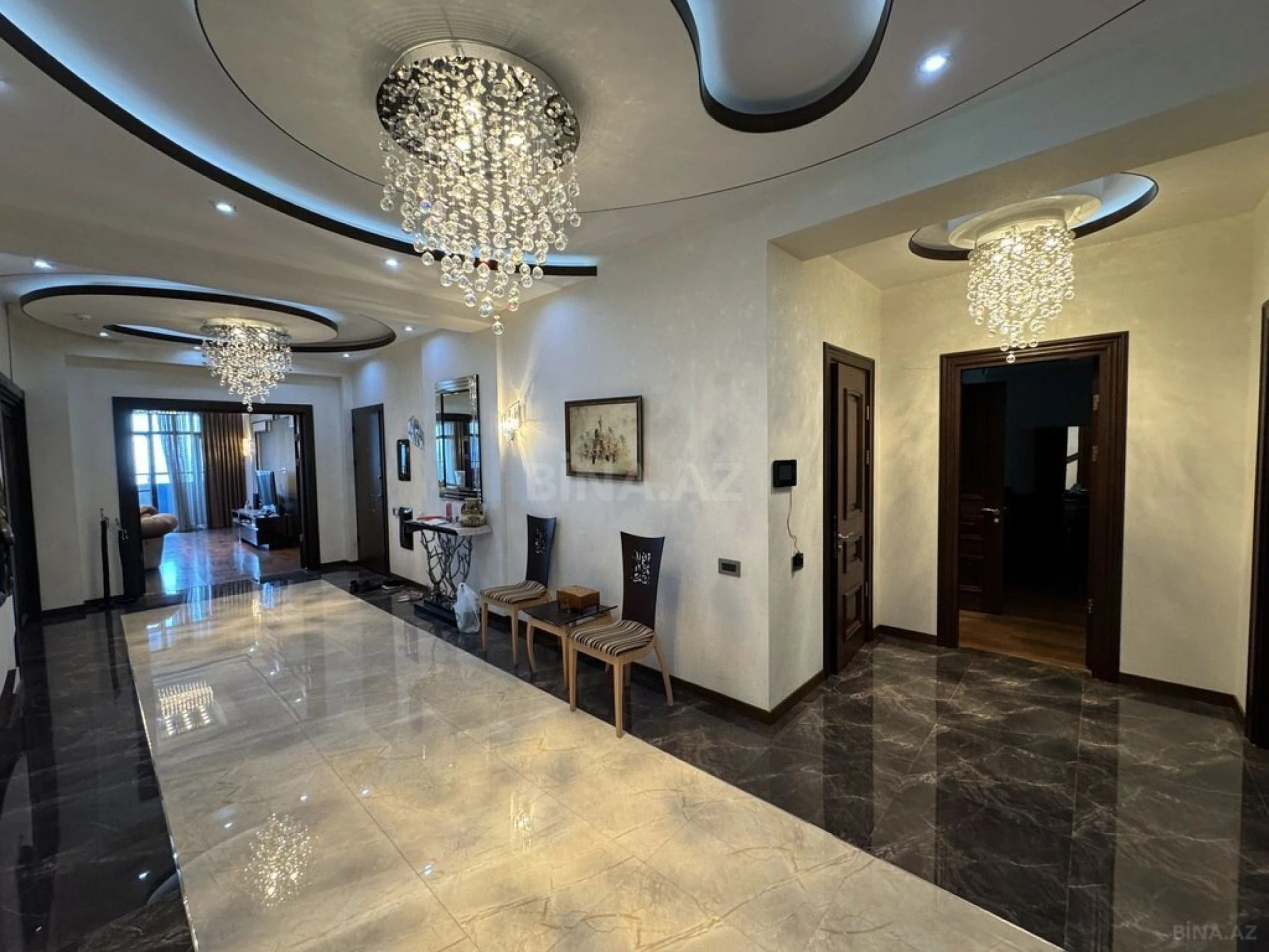 Satılır 5 otaqlı mənzil 268 m²