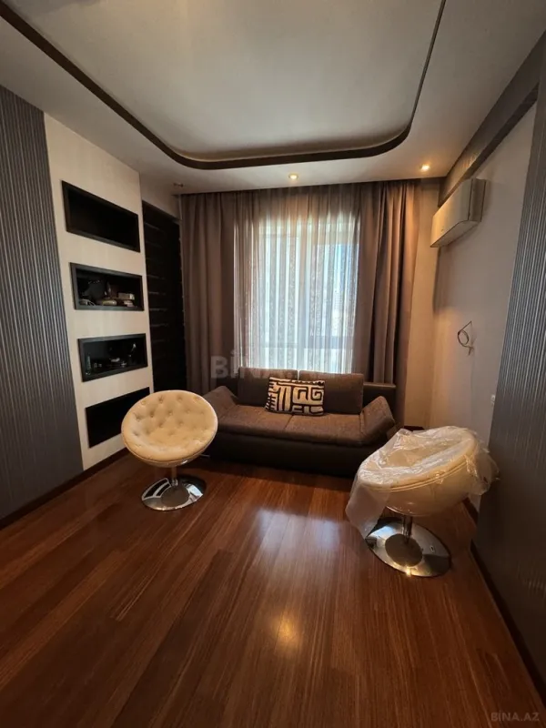 Satılır 5 otaqlı mənzil 268 m²