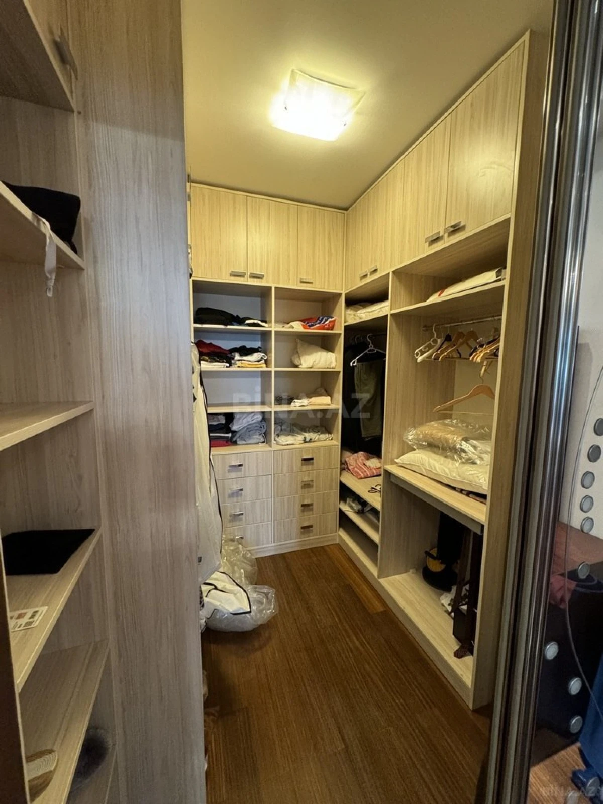 Satılır 5 otaqlı mənzil 268 m²