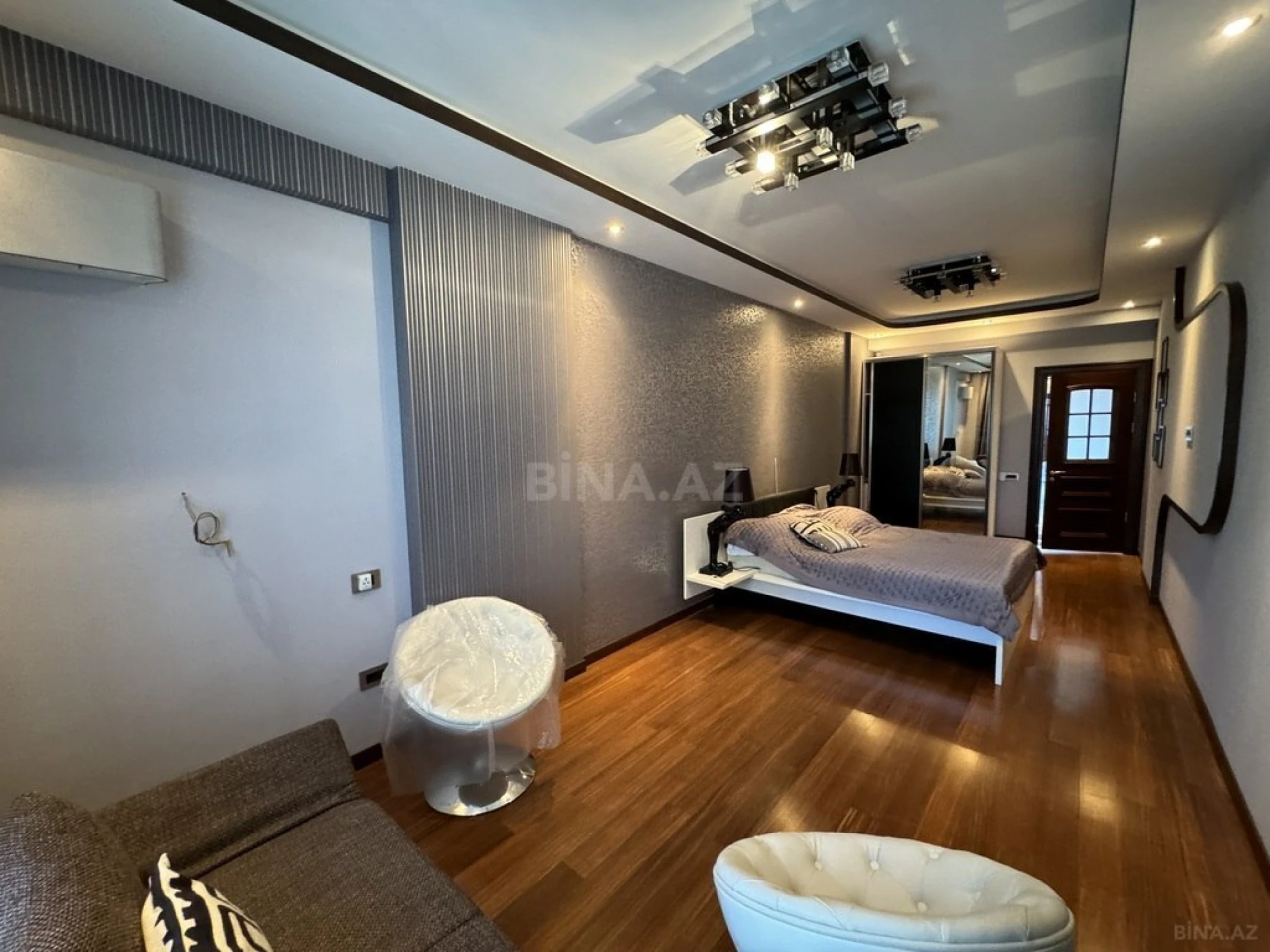 Satılır 5 otaqlı mənzil 268 m²