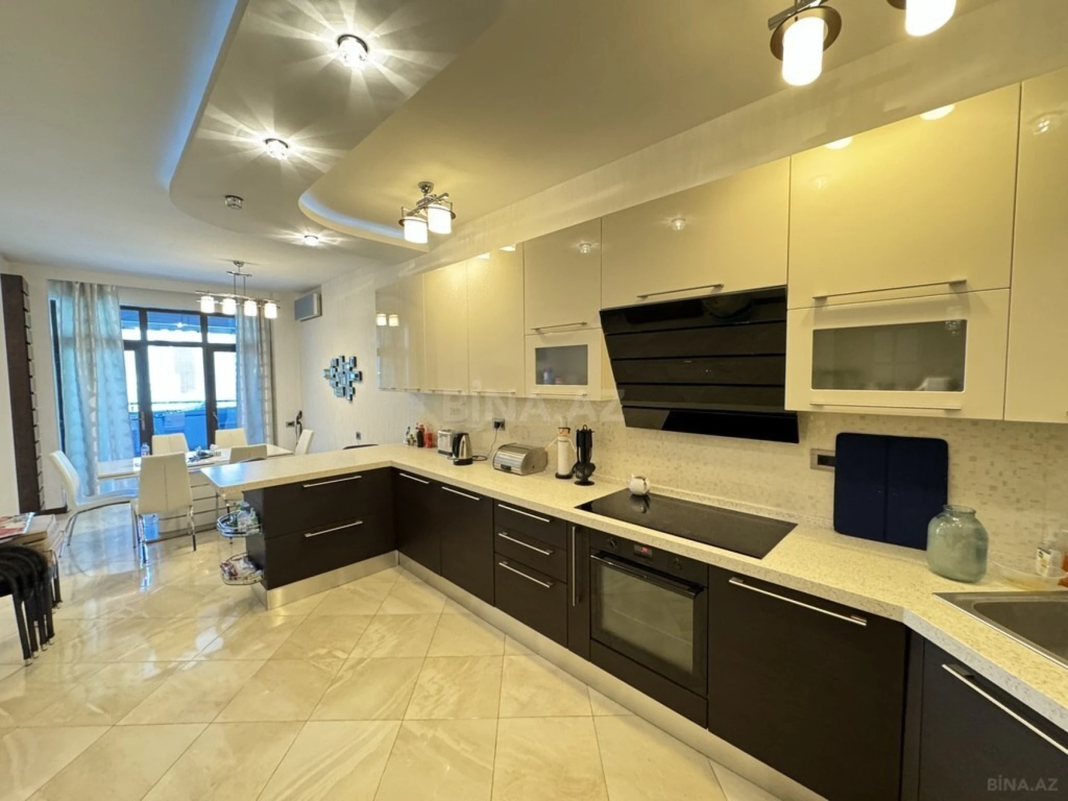 Satılır 5 otaqlı mənzil 268 m²