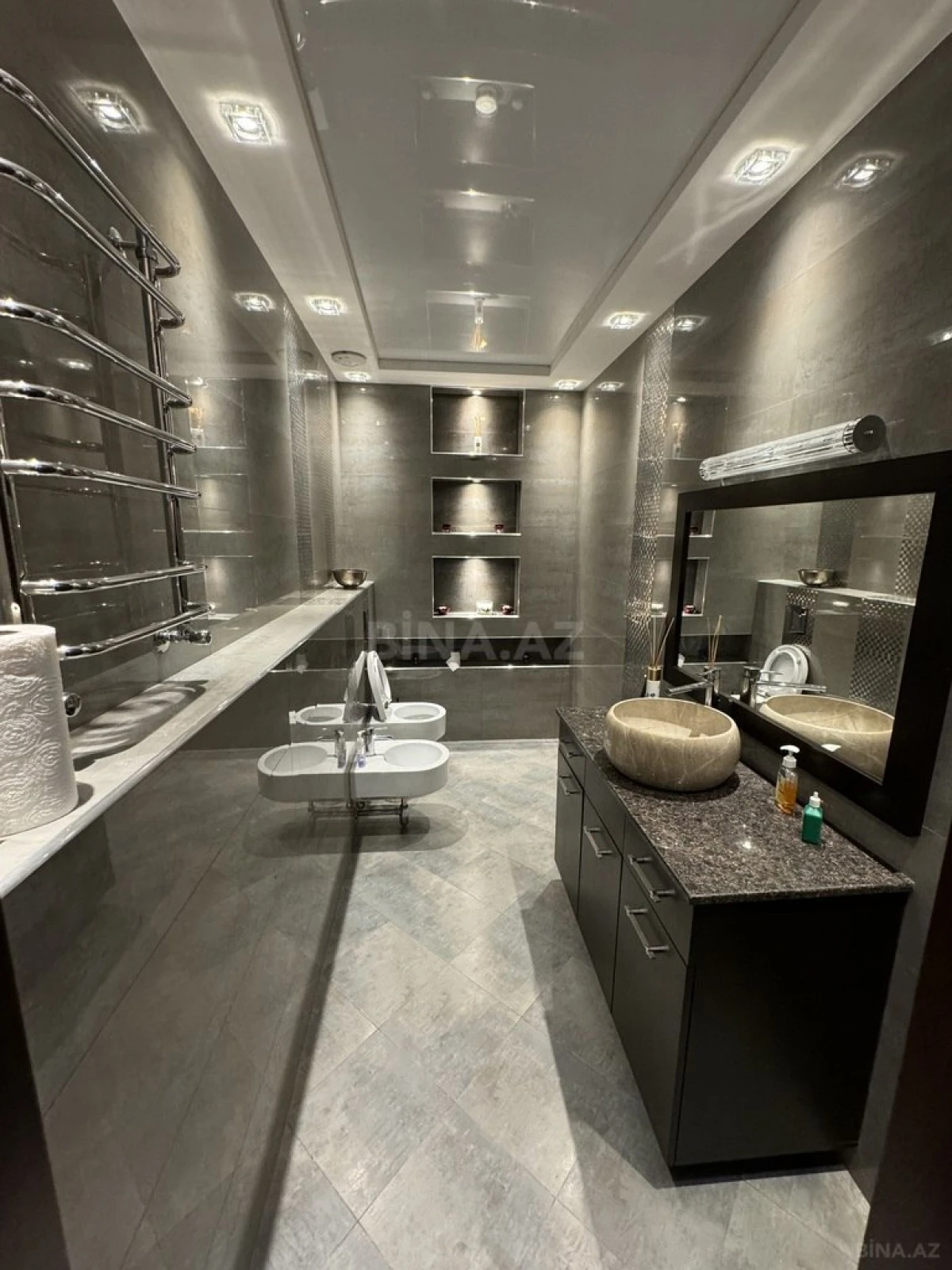 Satılır 5 otaqlı mənzil 268 m²