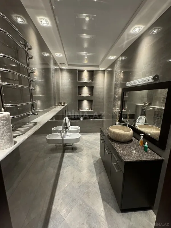 Satılır 5 otaqlı mənzil 268 m²