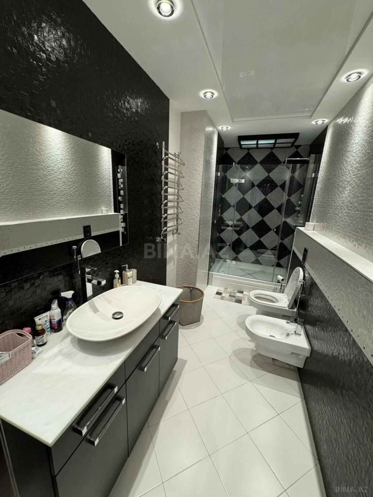 Satılır 5 otaqlı mənzil 268 m²