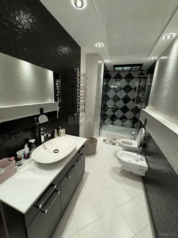 Satılır 5 otaqlı mənzil 268 m²