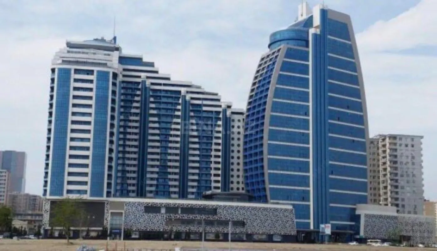 Satılır 5 otaqlı mənzil 268 m²