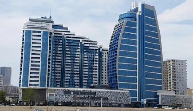 Satılır 5 otaqlı mənzil 268 m²