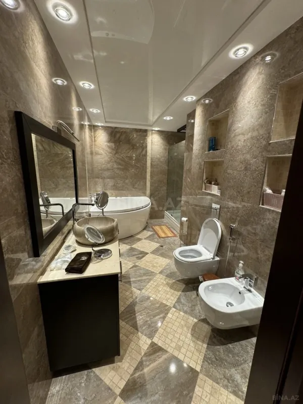 Satılır 5 otaqlı mənzil 268 m²