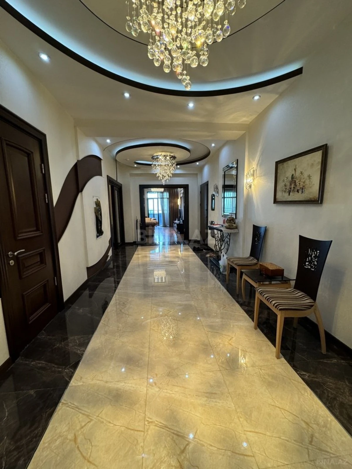 Satılır 5 otaqlı mənzil 268 m²