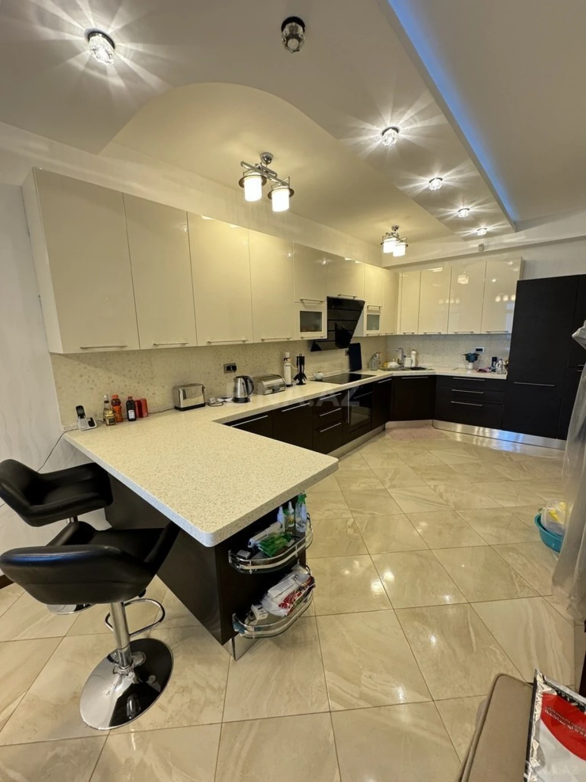 Satılır 5 otaqlı mənzil 268 m²