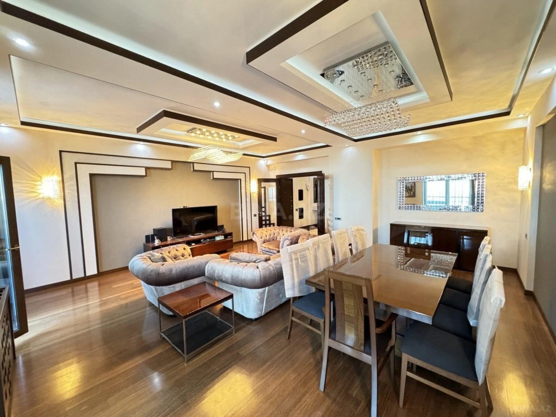 Satılır 5 otaqlı mənzil 268 m²