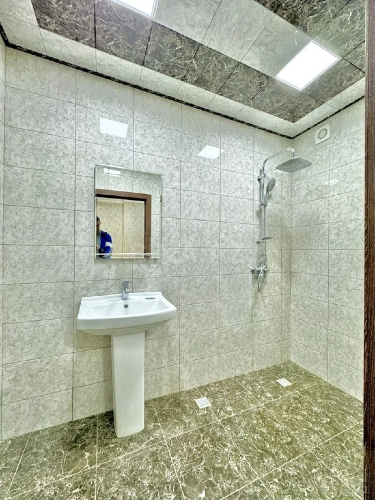 Satılır 3 otaqlı mənzil 125 m²