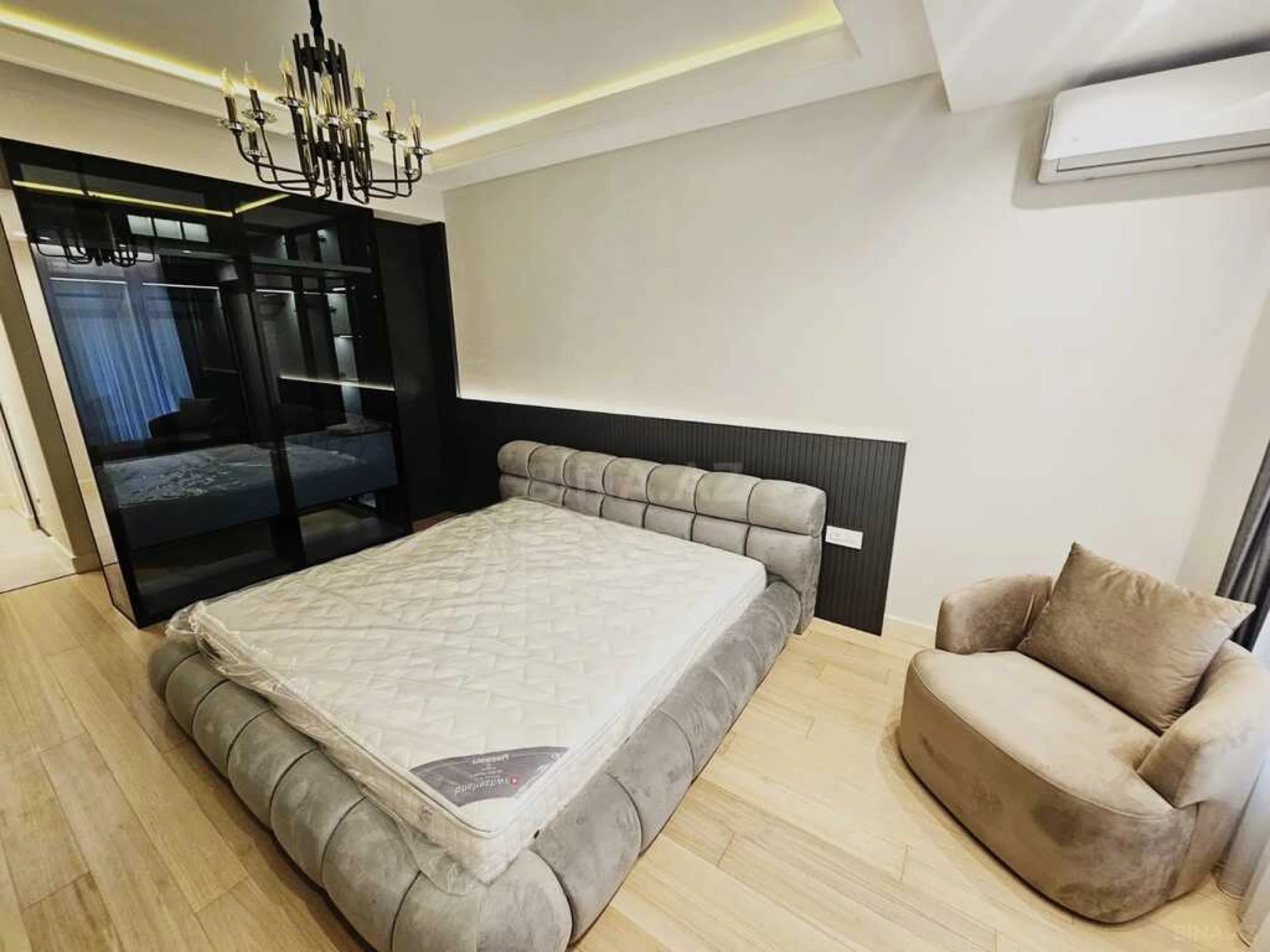 Kirayə verilir 3 otaqlı mənzil 171 m²