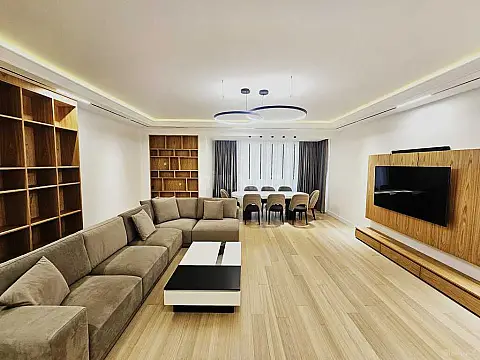 Kirayə verilir 3 otaqlı mənzil 171 m²