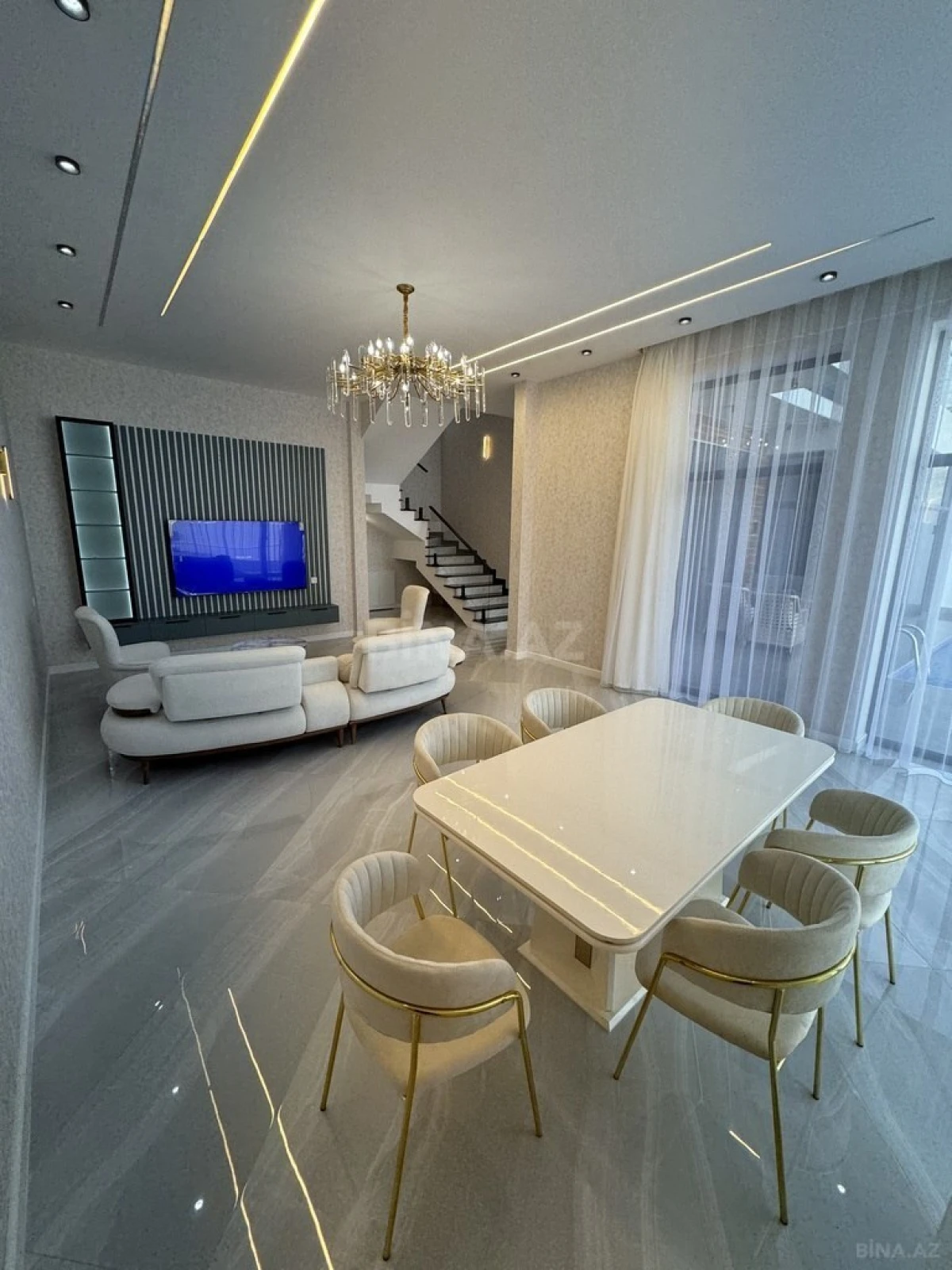 Satılır 5 otaqlı həyət evi 225 m²